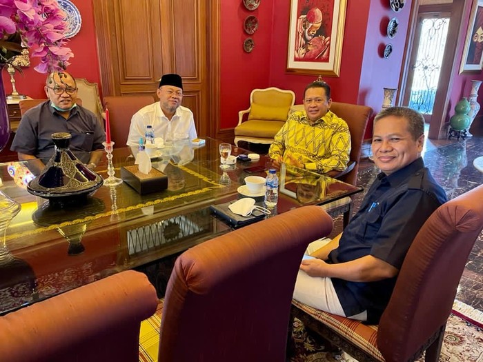 Bamsoet saat menerima Rektor Universitas Terbuka Prof. Dr. Ojat Darojat, di Jakarta