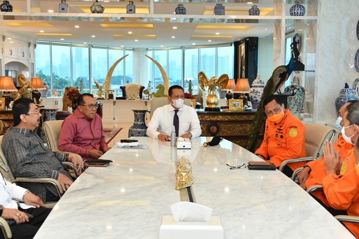 Ketua MPR RI Bambang Soesatyo (Bamsoet) mendorong agar Badan SAR Nasional (Basarnas) bisa hadir di 514 kabupaten/kota untuk mempermudah proses evakuasi dan penyelamatan pertama terhadap berbagai bencana alam dan kecelakaan transportasi