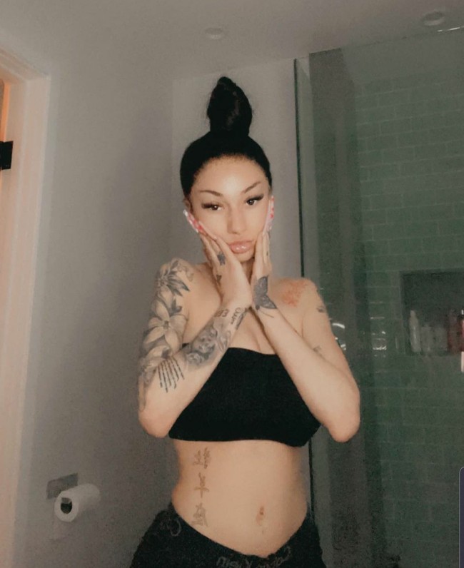 Inilah penampilan Bhad Bhabie di Instagramnya. Di foto ini, wanita asal Amerika Serikat itu juga menunjukkan tato di lengannya.  Foto: Dok. Instagram/@bhadbhabie