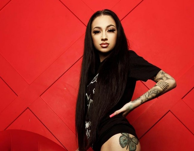 Bhad merupakan rapper muda dengan penghasilan miliaran rupiah. Di 2017, pemilik nama asli Danielle Bregoli itu didapuk sebagai brand ambassador merek kecantikan Copy Cat Beauty. Tak tanggung-tanggung, nilai kontraknya mencapai US$ 900 ribu atau sekitar Rp 12,7 miliar. Foto: Dok. Instagram/@bhadbhabie