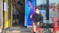 Aku merasa diberkahi. Aku ingin berterima kasih pada semua penggemarku meski aku tidak bisa mengunjungi mereka semua. Aku dihujani cinta kalian, aku selalu berterima kasih atas cinta kalian, tulis Siwon. (Foto: dok. Instagram @siwonchoi)