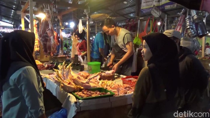 Harga daging ayam di pasar tradisional Purwakarta meroket