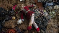 Meskipun kondisi kampung Cigobang sudah tak berpenghuni dalam kurun waktu setahun terakhir ini, ternyata masih ada sebagian warga atau korban yang datang untuk mengunjungi kampung tersebut untuk mengobati rasa rindu dan mencari barang berharga yang tersisa.  