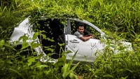 Bencana yang melanda kampung tersebut juga menyisakan trauma mendalam bagi warga yang selamat.  