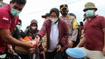 Kapolda dan Ketua Bhayangkari NTB Beri Bantuan untuk Korban Banjir Bima