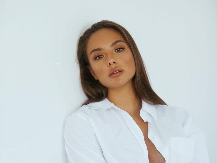 Dear Neymar, Nyesel Enggak Putus dari Model Cantik Ini?