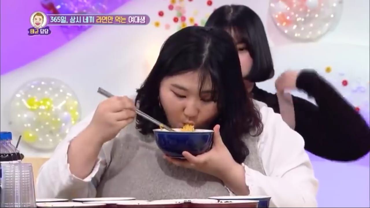 Ngeri! Terlalu Banyak Makan Mie Wanita Ini Alami Obesitas Hingga Sesak Nafas