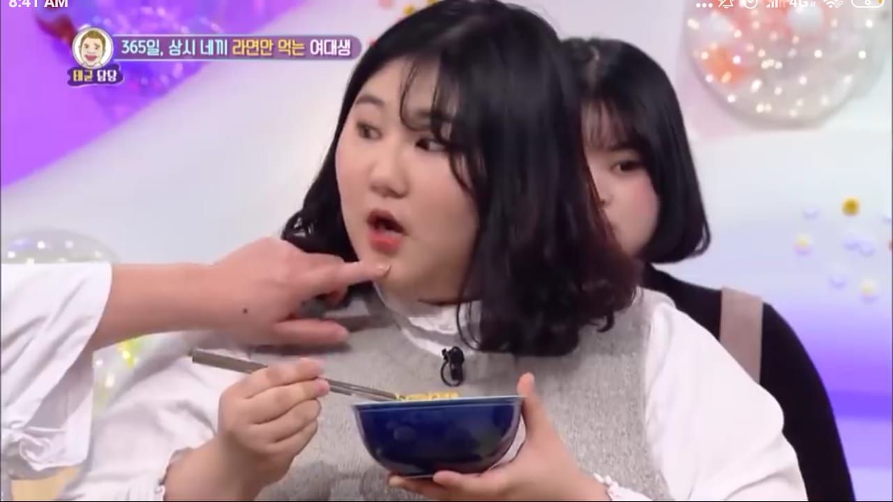 Ngeri! Terlalu Banyak Makan Mie Wanita Ini Alami Obesitas Hingga Sesak Nafas
