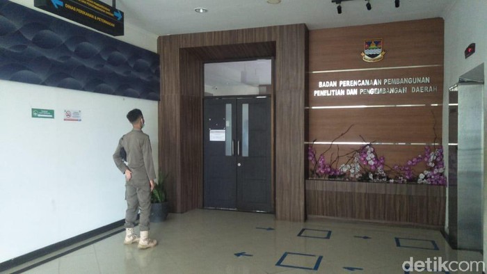KPK Geledah Kantor Dinas Pemda KBB