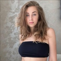 Marianna Fedchuk berasal dari kota Kyiv, Ukraina. Selain model dia juga selebgram dengan 10 ribuan follower. Foto: Instagram/@fmaryankaaa