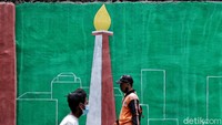 Setelah tema mural COVID-19 yang kemarin cukup banyak dan saatnya mulai kembali merebak tema Betawi.