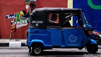 Programnya adalah mengubah Jakarta lebih baik seperti penataan trotoar dan yang lainnya.