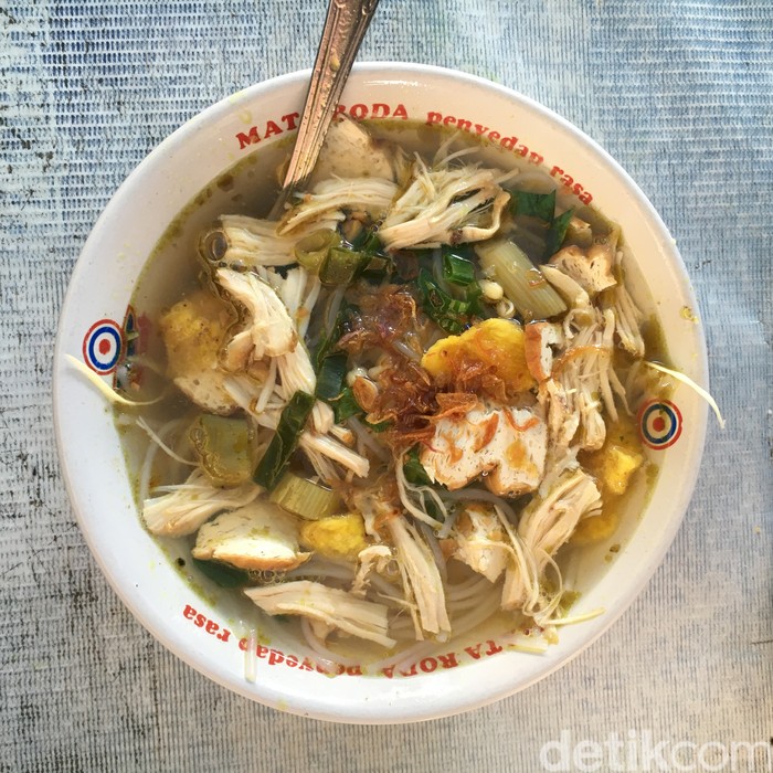 Pagi-pagi Paling Mantap Sarapan Soto Ayam Lenthok Pak B