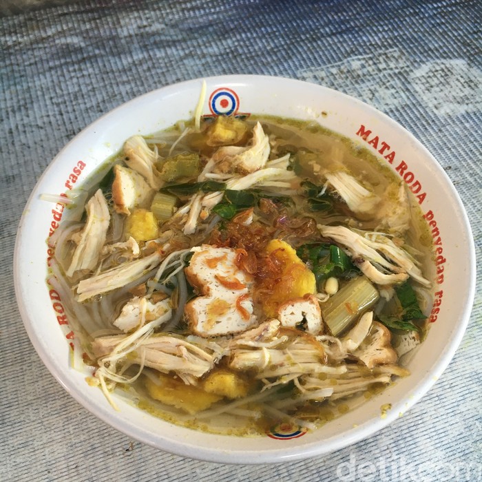 Pagi-pagi Paling Mantap Sarapan Soto Ayam Lenthok Pak B