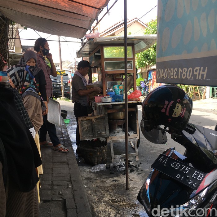 Pagi-pagi Paling Mantap Sarapan Soto Ayam Lenthok Pak B Pagi-pagi Paling Mantap Sarapan Soto Ayam Lenthok Pak B