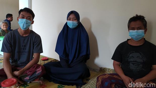 Pasangan Amalia Nur Fitri dan Irvan Bagus Santoso beserta pamannya, Sholikhin, Selasa (6/4/2021).