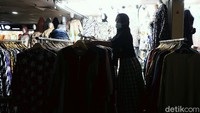 Pasar yang terlatak di Jakarta Pusat ini memang selalu ramai saat menjelang Lebaran.