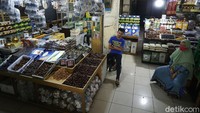 Bagaimana dengan Anda? Sudahkah membeli buah khas bulan suci ini?
