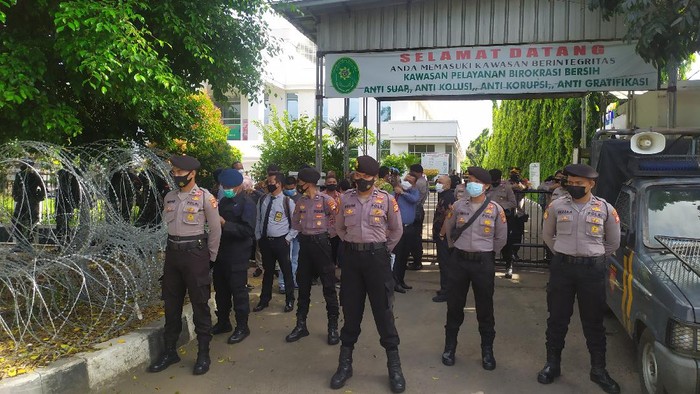 PN Jaktim dijaga ketat menjelang sidang putusan sela Habib Rizieq