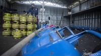 Kemudian, mereka mengisi satu tabung gas nonsubsidi 12 kg dengan empat tabung gas subsidi 3 kg untuk mendapatkan keuntungan yang lebih tinggi. Pasalnya, harga pasaran dari tabung gas nonsubsidi 12 kg sebesar Rp 140 ribu.