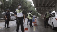 Malaysia memperketat pembatasan Corona, mewajibkan warga negaranya untuk lockdown mandiri jika tak ada kepentingan mendesak.  