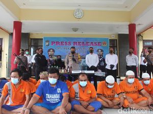 Polisi Gadungan Rampas HP ABG Blitar Saat Tertibkan Kerumunan