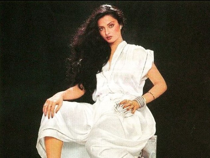 Rekha, bintang Bollywood yang disebut selingkuhan Amitabh Bachchan.