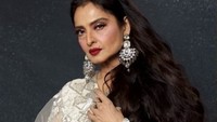 Aktris berusia 66 tahun itu mengatakan jika Amitabh Bachchan tak pernah mengakui hubungan mereka karena menjaga keluarganya. Dok. Instagram