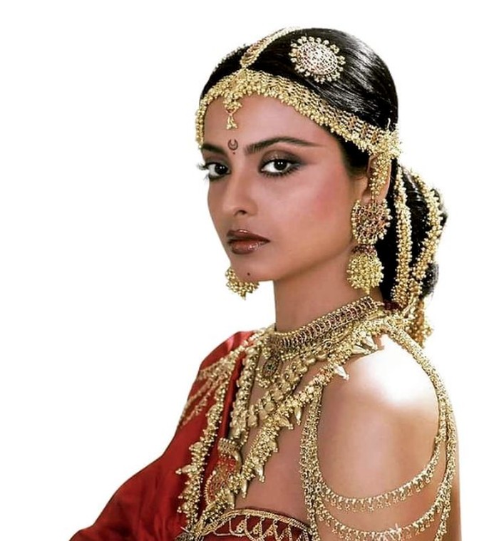 Rekha Rekha, bintang Bollywood yang disebut selingkuhan Amitabh Bachchan.