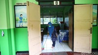 Uji coba tatap muka dilakukan setelah para siswa belajar online selama pandemi COVID-19.