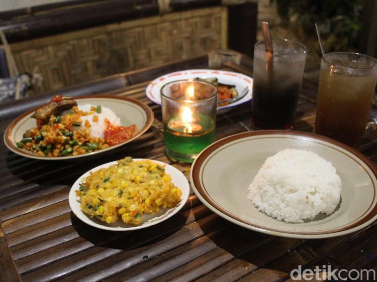 Pedas Menyengat Nasi Ayam Sambal Tempong Bikinan Cak Uut