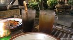 Pedas Menyengat Nasi Ayam Sambal Tempong Bikinan Cak Uut