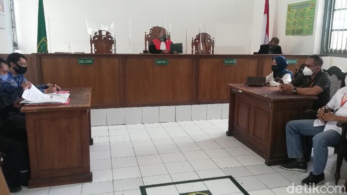 Sidang putusan praperadilan kasus terkait komentar hina Gibran Rakabuming Raka di PN Solo, Selasa (6/4/2021).