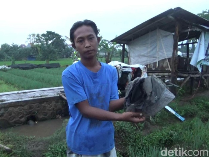 Tiga petani di Kota Probolinggo disambar petir saat berteduh di gubuk ketika hujan deras. Satu orang tewas.
