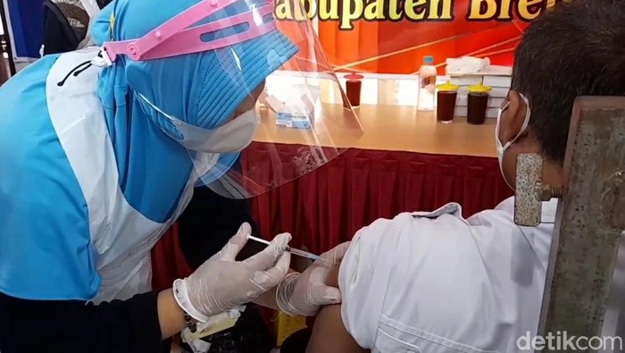 Vaksinasi Corona di Kabupaten Brebes.