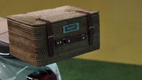 Piaggio juga menawarkan aksesori lainnya sebagai opsional yang bisa dibeli terpisah. Antara lain selimut piknik berlogo Vespa Picnic timbul dan keranjang rotan, tas pendingin berwarna putih (berada di dalam keranjang) sebagai tempat menyimpan barang, makanan, dan minuman, serta tumbler Vespa yang tersedia dalam warna abu-abu dan putih, dan topi fedora juga tambahan tote bag. Foto: Piaggio Indonesia