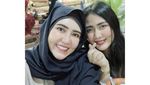 Gaya Keren Pedangdut Via Vallen saat Kulineran di Kafe Hits