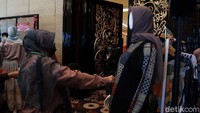Warga pun tampak antusias menghadiri acara ini.