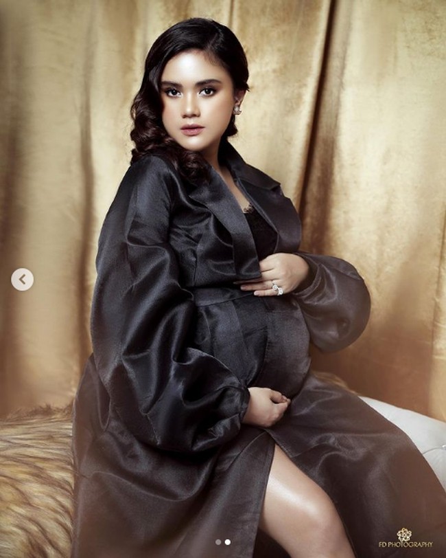 Bayi yang dinamai Anzel Maverick Xie itu lahir saat usia kandungan Audi Marissa menginjak 31 minggu 4 hari. April 2021 - Pkl 00:21 WIB, Telah lahir anak pertama kami seorang putra yang sangat kuat. Anzel Maverick Xie’ secara prematur di usia kandungan 31 Minggu 4 Hari, begitu Audi menulis mengenai kelahiran anaknya. Foto: Dok. Instagram @audimariss @fdphotography90