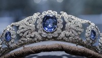 Penampakan tiara safir dan berlian Beauharnais di rumah lelang Christie di Amsterdam, Belanda, Rabu (7/4/2021) waktu setempat.