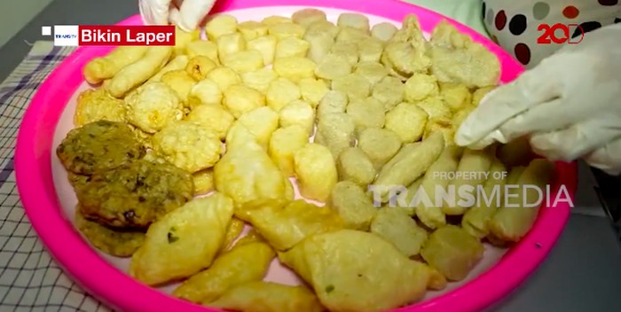 Bikin Laper! Makan Satu Nampan Pempek Palembang yang Nikmat Bikin Laper! Makan Satu Nampan Pempek Palembang yang Nikmat