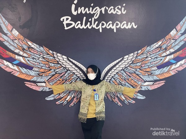 Mural berbentuk sayap