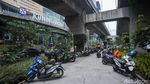 Duh, Motor Parkir Liar di Trotoar Kuningan Bikin Sumpek