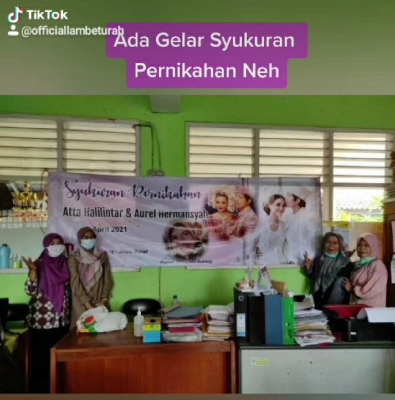 Viral! Emak-emak Ini Gelar Syukuran Pernikahan Atta dan Aurel