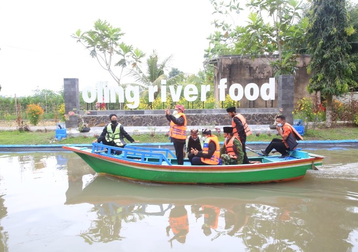 Di Oling River Food Festival Bisa Makan Pepes Sidat di Tepi Sungai Jernih