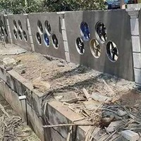 Anti mainstream, dinding yang satu ini terbuat dari velg mobil. Ada yang pernah lihat dinding dengan desain seperti ini? Foto: Instagram/@rakyat_plus_62