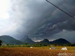 Cerita Mitos Buang Celana Dalam-Kutang di Gunung Sanggabuana