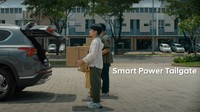 Lalu fitur Smart Power Tailgate, di mana pintu bagasi secara otomatis akan terbuka ketika ingin memasukan atau mengambil barang tanpa menggunakan remote atau menyentuh tombol apapun. Foto: Youtube Hyundai Indonesia