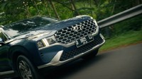 Santa Fe terbaru ini terdiri dari berbagai varian harga (On-the-road Jakarta) yaitu:   New Santa Fe G 2.5 6AT Style: Rp 569.000.000 New Santa Fe G 2.5 6AT Prime: Rp 599.000.000 New Santa Fe G 2.5 6AT Signature: Rp 678.000.000 New Santa Fe D 2.2 8DCT Style: Rp 629.000.000 New Santa Fe D 2.2 8DCT Prime: Rp 659.000.000 New Santa Fe D 2.2 8DCT Signature: Rp 729.000.000