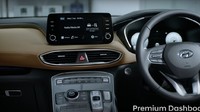 Bicara performa, New Santa Fe tersedia dalam 2 tipe powertrain: yaitu 2.5L MPi gasoline engine with 6-speed automatic transmission dan tipe 2.2L CRDi turbodiesel engine with 8-speed automatic Dual Clutch Transmission (DCT). Foto: Youtube Hyundai Indonesia